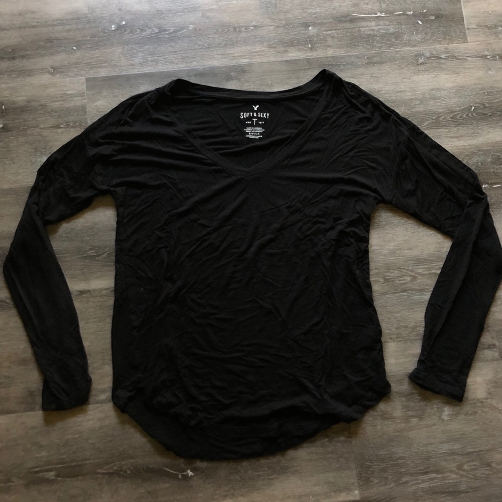 American Eagle Long Sleeve V-Neck